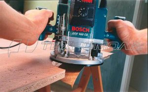 Фрезер Bosch GOF 900 CE 0.601.614.661