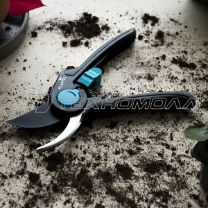 Секатор плоскостной Plantic Light L64