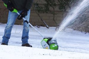 Снегоуборочник аккумуляторный Greenworks GD40SSK2