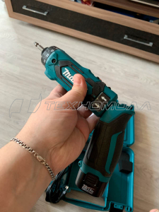 Аккумуляторная отвертка Makita DF012DSE