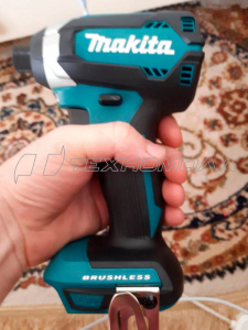 Аккумуляторный шуруповерт Makita DTD153ZJ