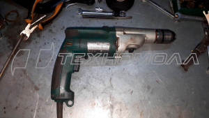 Двухскоростная ударная дрель Makita HP 2051 F